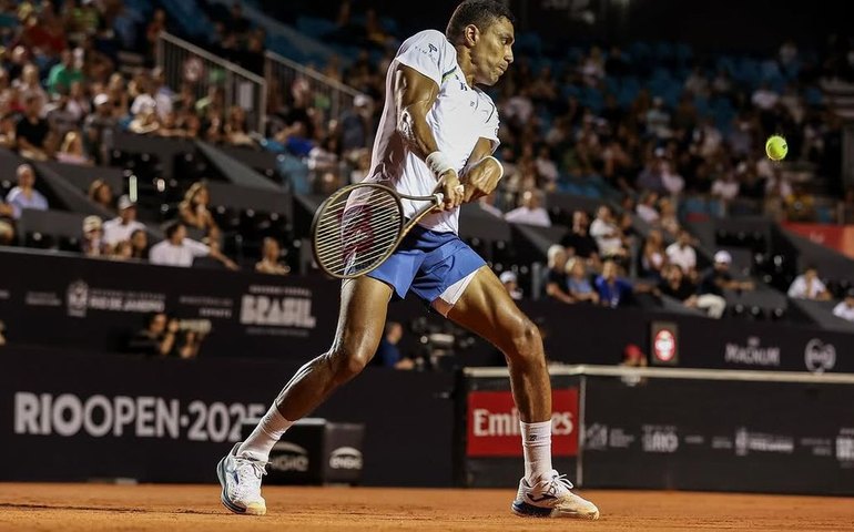 Thiago Monteiro avança às oitavas em dia de calor intenso no Rio Open