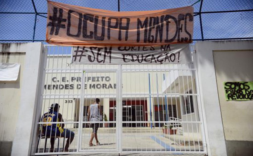 Estudantes deixam últimas unidades que estavam ocupadas em Alagoas