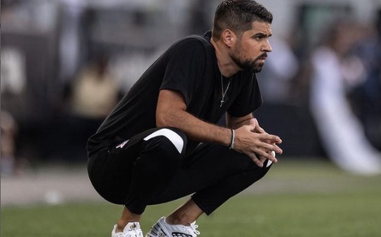 António Oliveira se diz satisfeito no Corinthians: 'Sofrimento não tira brilho da vitória'