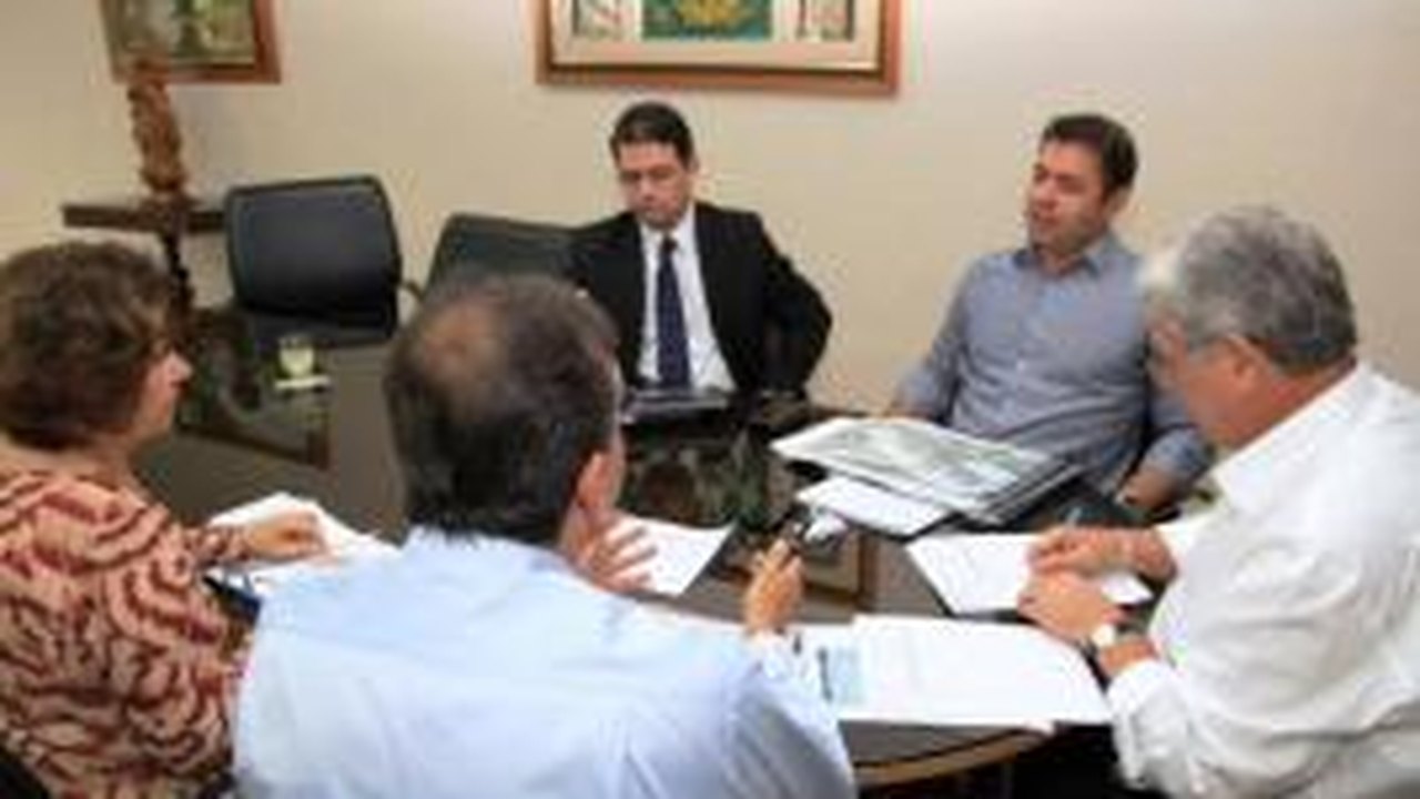 Governo repassa recursos para hospitais e compra de medicamentos