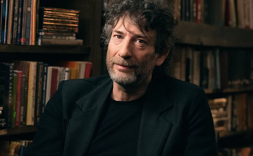 Neil Gaiman volta a negar acusações de abuso sexual: 'Histórias horríveis'