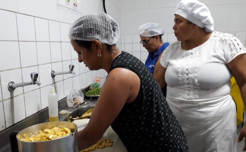 Setor de Nutrição da Semed faz novo cardápio para alunos do Ejai