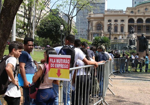 IBGE: taxa de desemprego fica em 8,5% no trimestre encerrado em abril