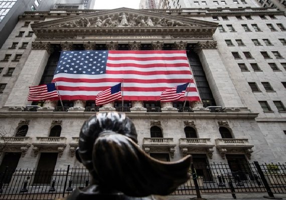 Bolsas de NY fecham em alta com salto de ADRs chinesas; Dow Jones e S&P 500 renovam recordes