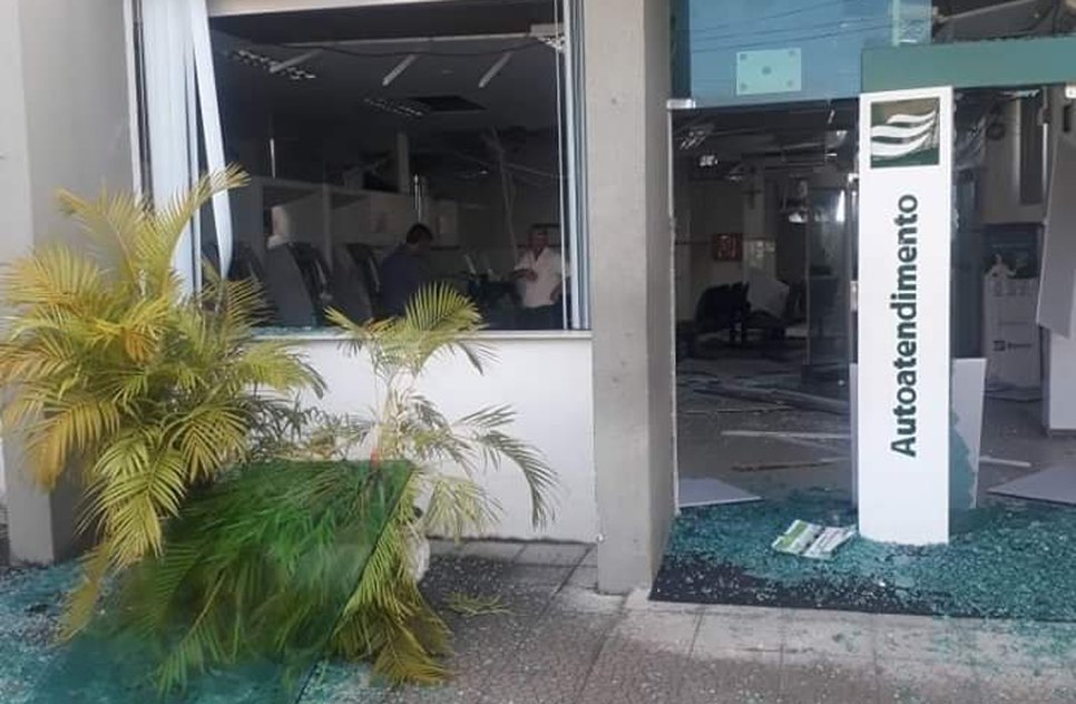 assalto agencia bancária