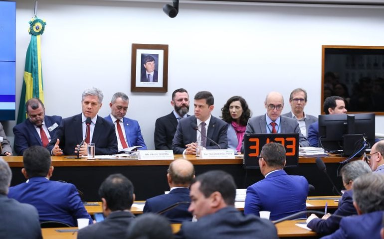 Deputados cobram de ministro medidas contra invasões de terras feitas pelo MST