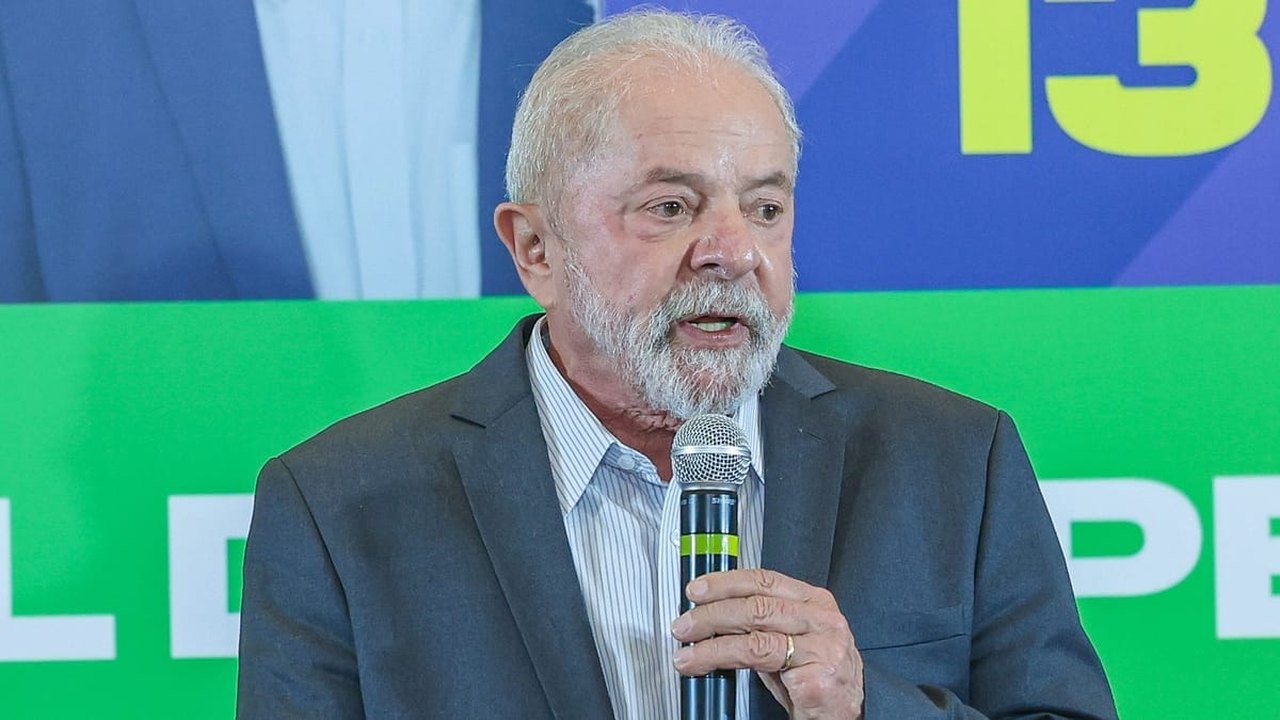 Lula vê eleição apertada e acusa Bolsonaro de usar robôs e ‘máquina de mentiras’
