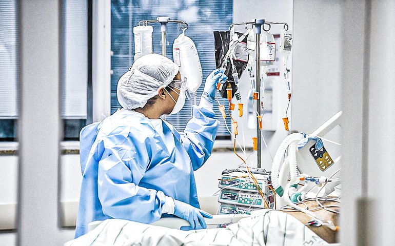 Hospitais do interior de SP têm filas para internação; cidades transferem doentes