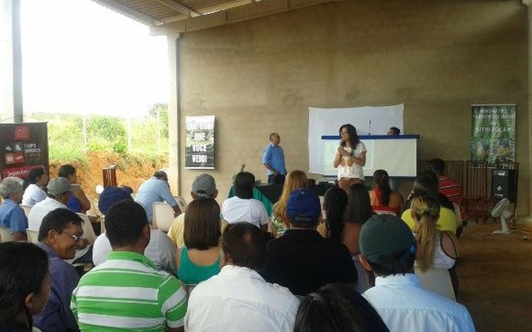 Produtores de abacaxi participam de Clínica Tecnológica no Agreste