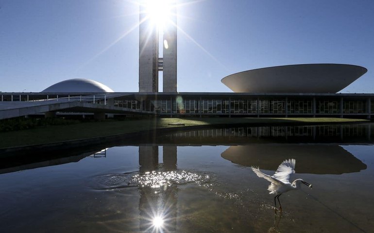 Congresso inicia sessão com deputados para votar créditos suplementares