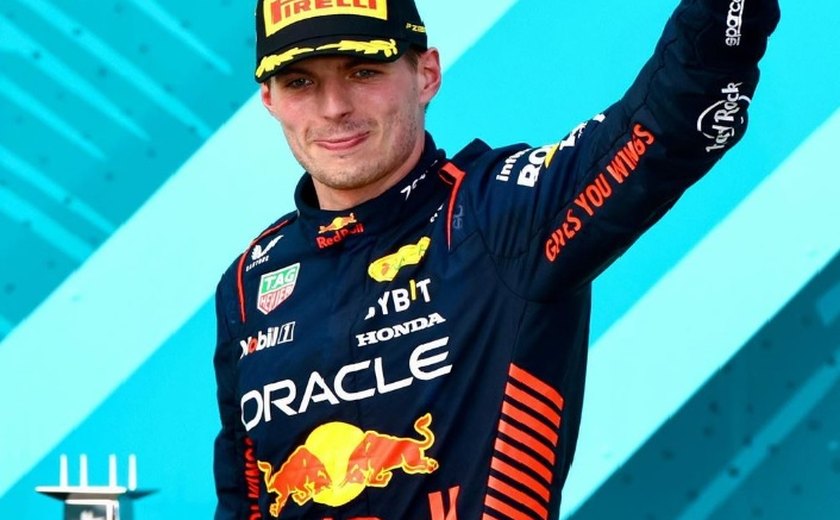 GP da Espanha: Verstappen lidera 2º treino à frente de Alonso