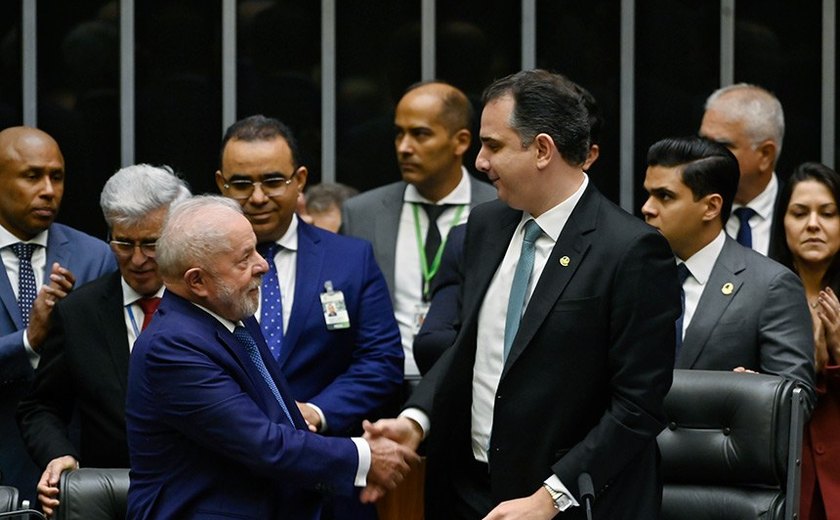 Lula demonstra preocupação com derrubada de vetos e pede empenho por acordo em reunião com Pacheco e senadores
