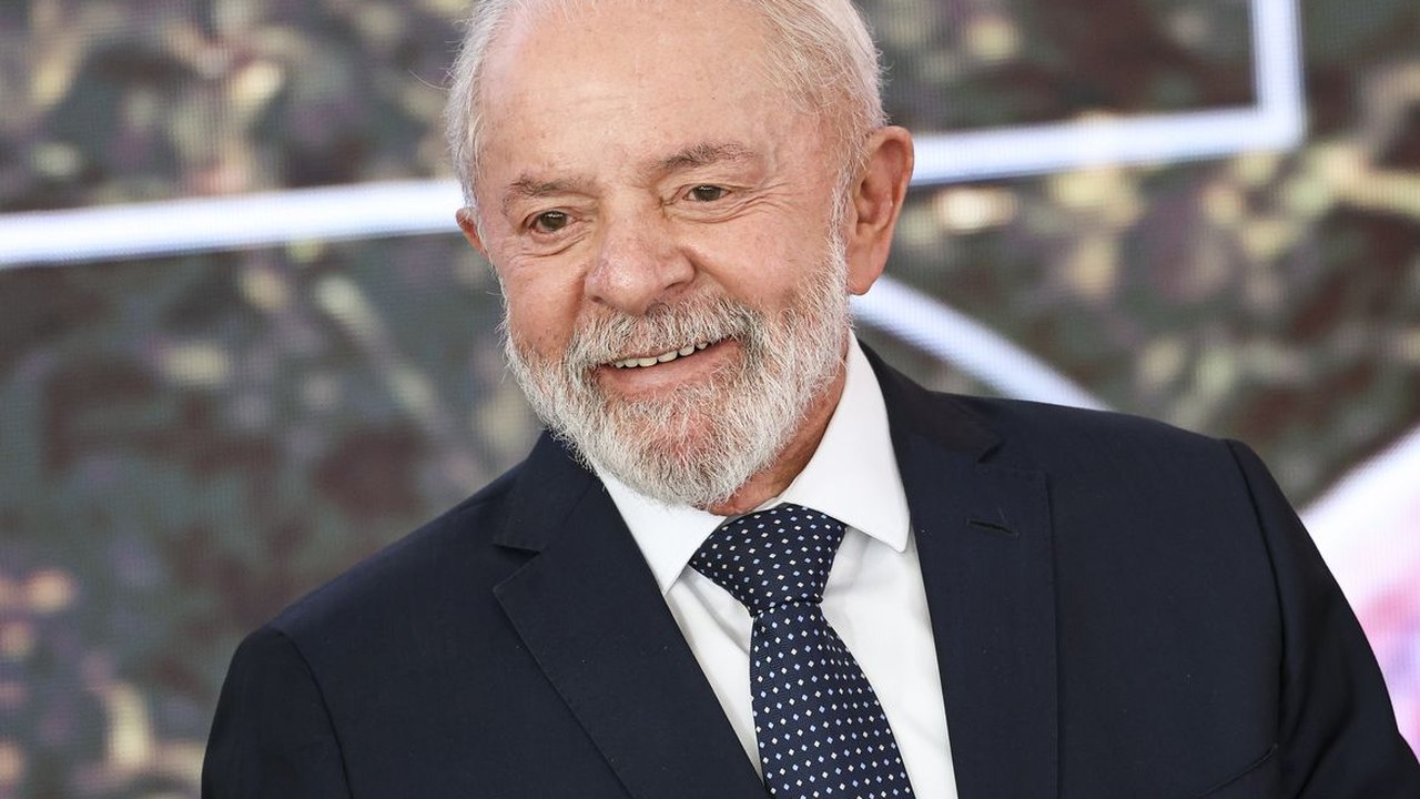 Lula conversa com Putin por telefone e indica viagem à Rússia