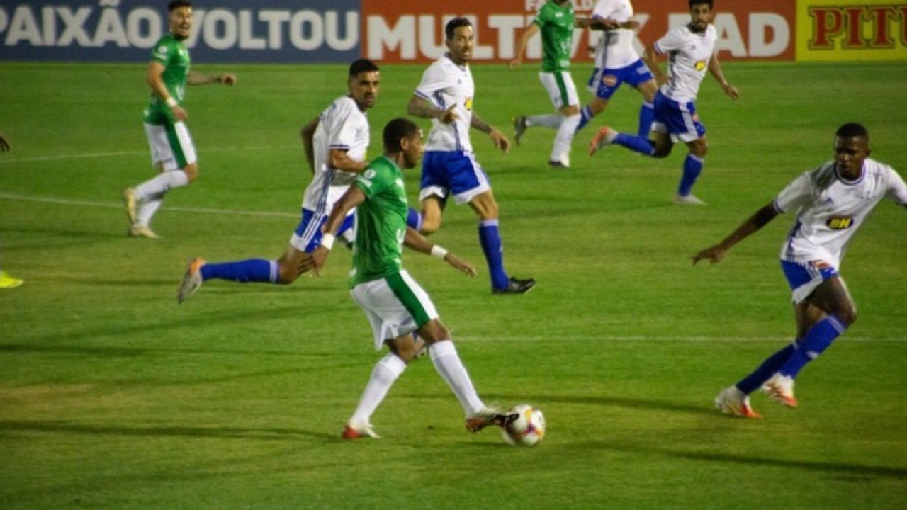 Cruzeiro vence o Guarani de virada e zera pontuação na Série B