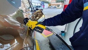 Com redução nas refinarias, gasolina deve chegar a R$ 5,05 a partir desta quarta-feira