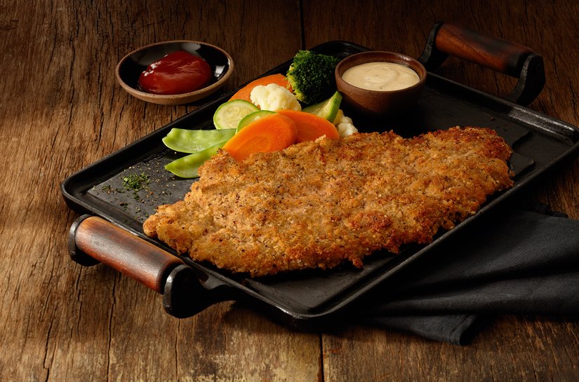 Outback lança steak empanado exclusivo para o almoço