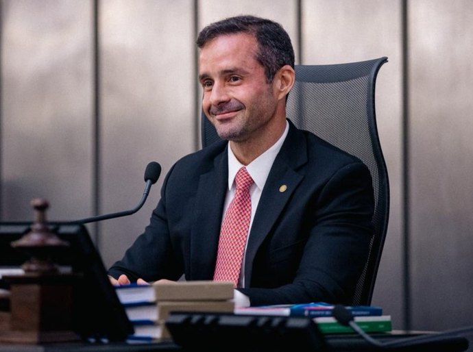 Bruno Toledo se despede da Assembleia sob homenagens após indicação ao TCE