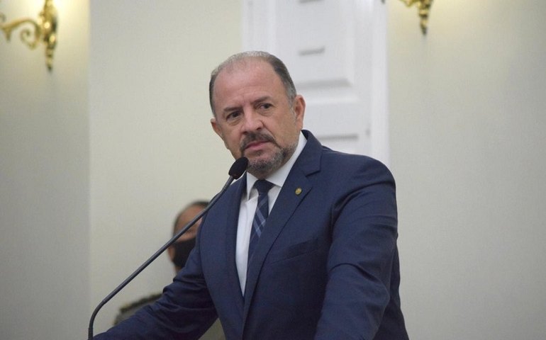 Antonio Albuquerque repudia armação de trama para incriminá-lo