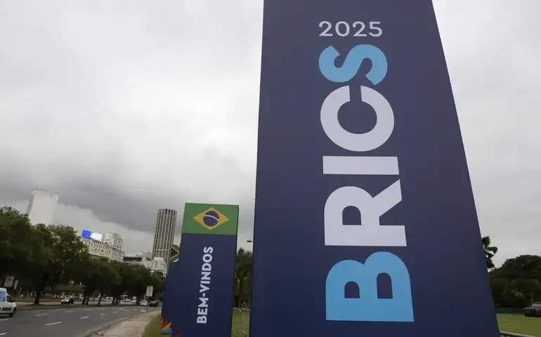 Declaração do Brics menciona expansão de financiamento do NDB em moeda local