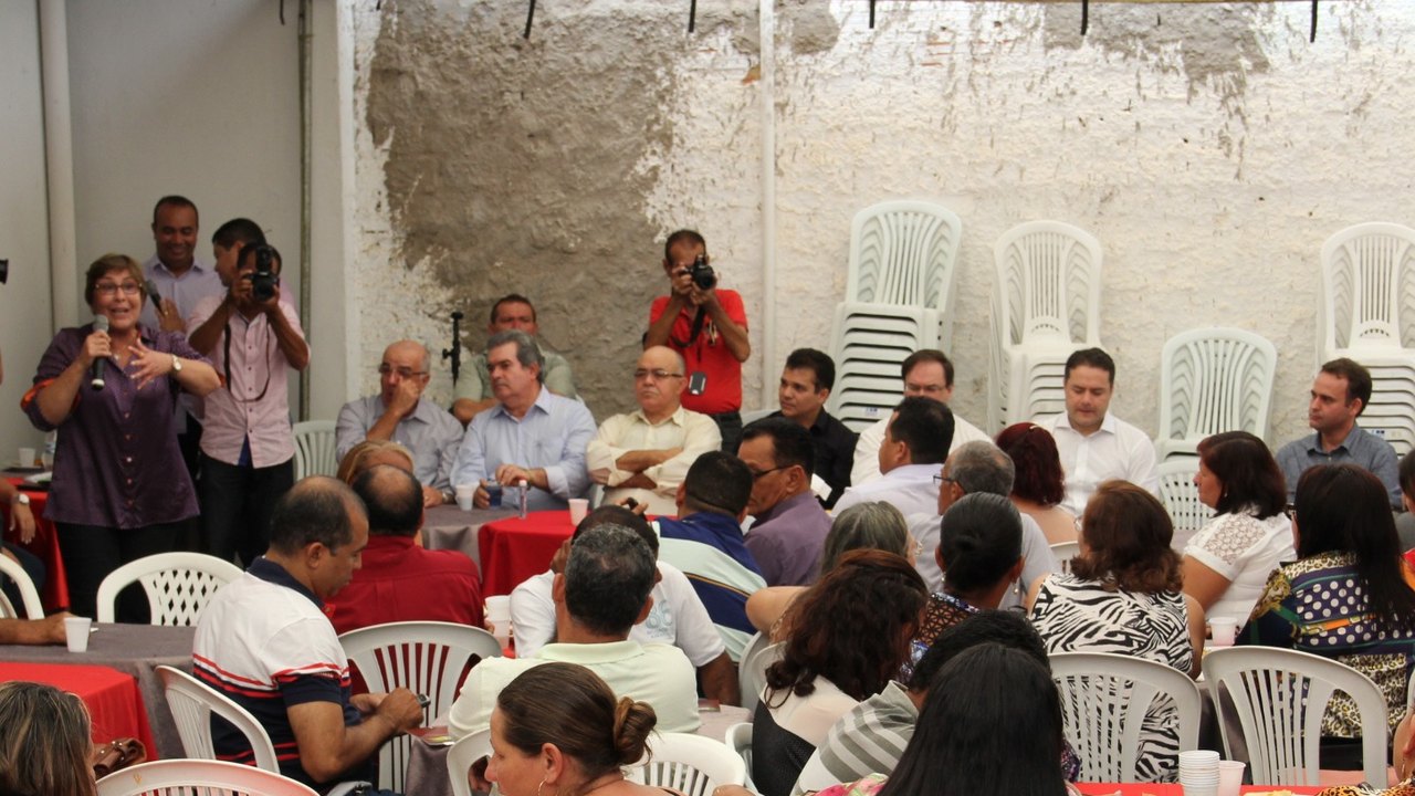 Arapiraca: Célia Rocha destaca força do movimento comunitário