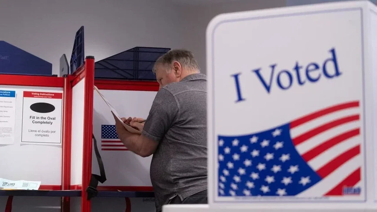 Democratas celebram surpreendente pesquisa em Iowa; republicanos criticam sondagem