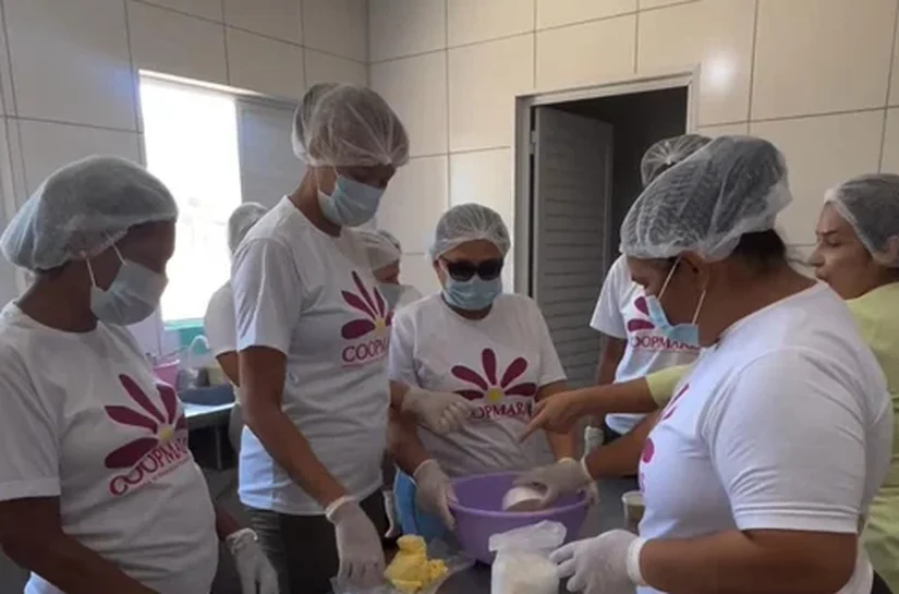 Oficina de Sabores capacita marisqueiras da Coopmaris com receitas à base de sururu em AL