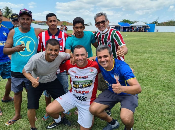 Prefeito Klinger Quirino faz gol de voleio em jogo beneficente com estrelas do futebol