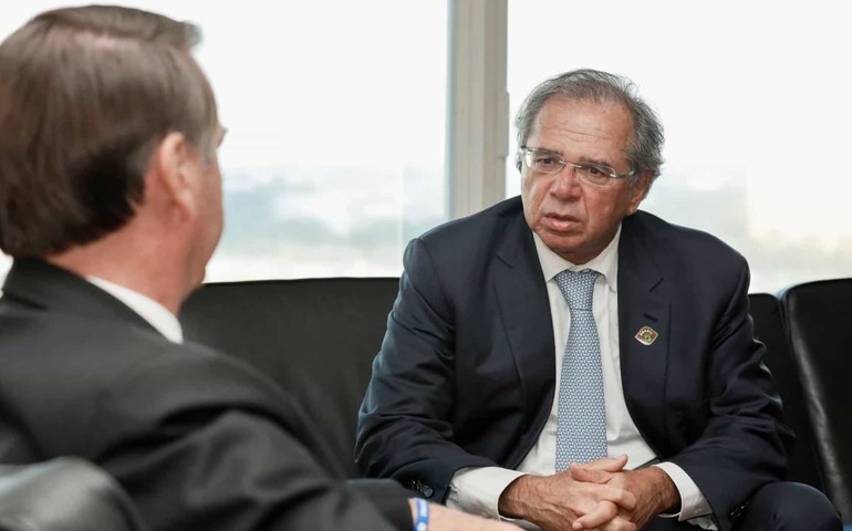 Bolsonaro: &#8216;Guedes, se passar, você vai arrumar recursos para voto auditável&#8217;