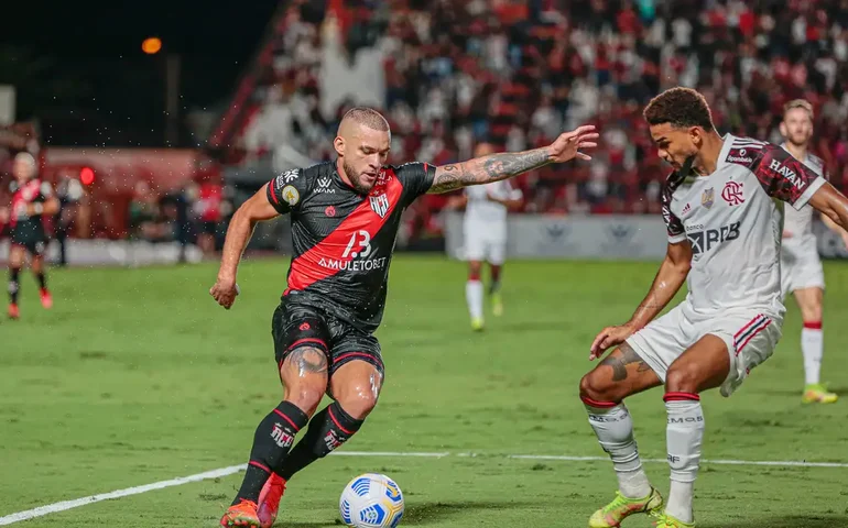 Atlético-GO x Flamengo: CBF divulga áudios do VAR de lances polêmicos do jogo