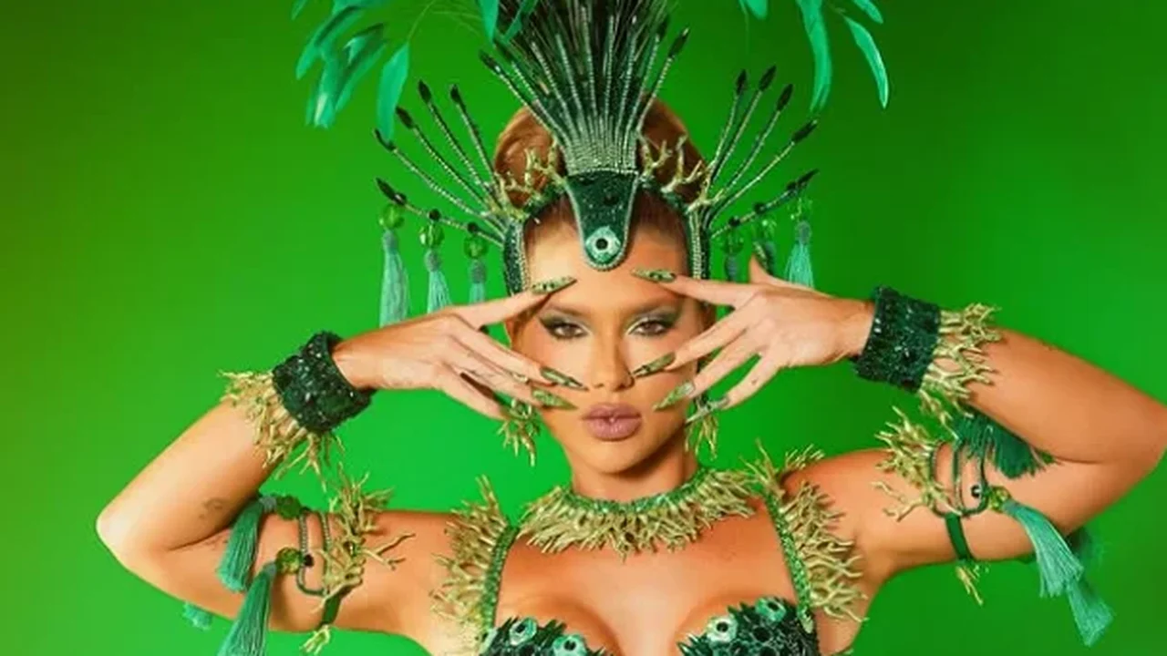 Virginia compartilha desafios com fantasias e revela preocupação com tapa-sexo: 'Tudo descola'