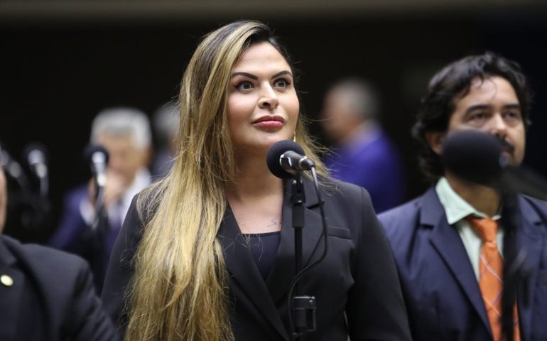 Projeto proíbe empresa de negar emprego à mulher por ser mãe