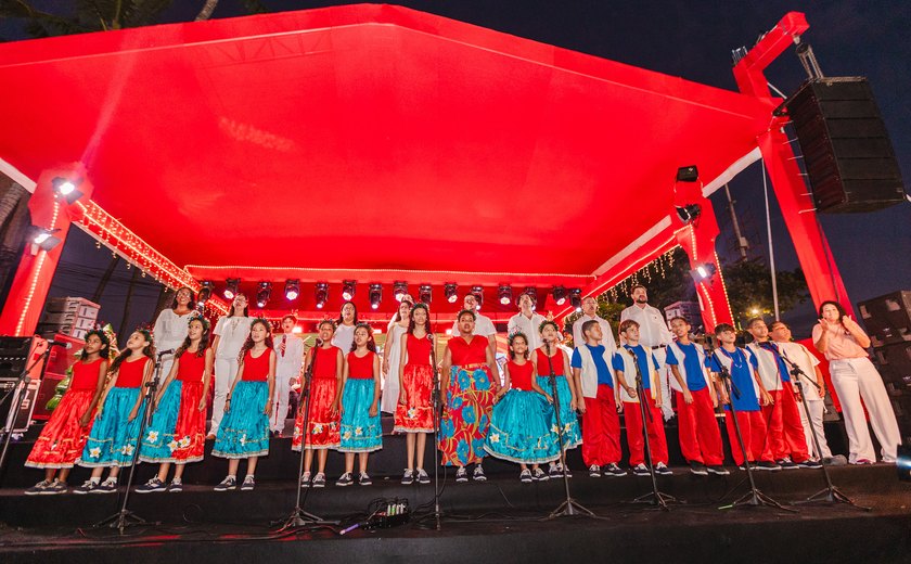 Coral da Escola Nosso Lar e Orquestra Filarmônica encantam público na abertura do Natal