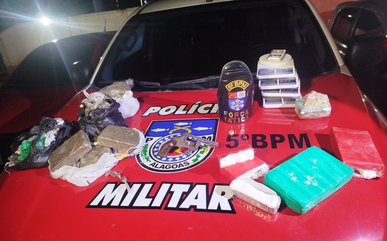Em ação de combate ao tráfico PM apreende drogas e duas armas de fogo no Benedito Bentes