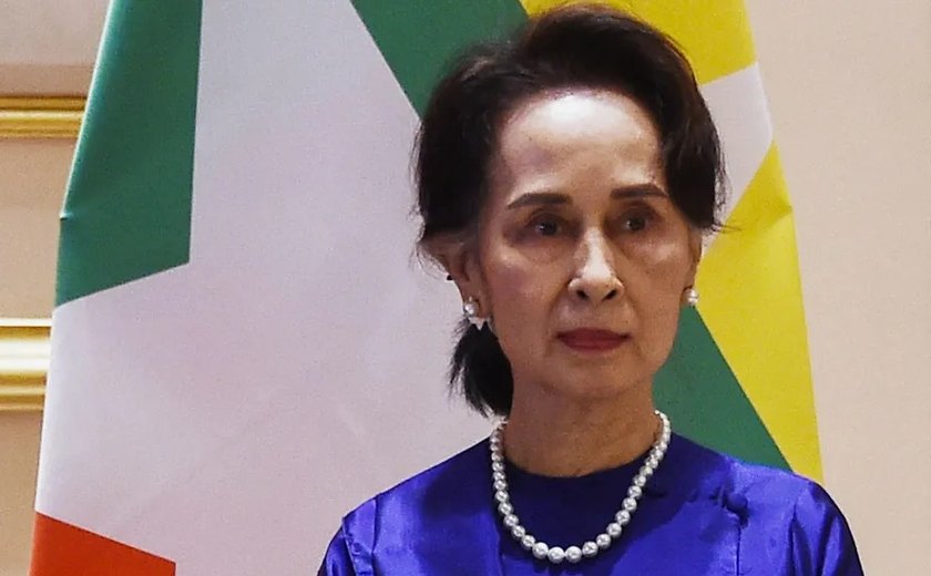 Aung San Suu Kyi, ex-presidente de Mianmar e prêmio Nobel da Paz, deixa cadeia e fica em prisão domiciliar