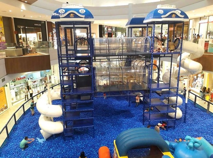 Oceano de bolinhas invade praça de eventos do Parque Shopping Maceió