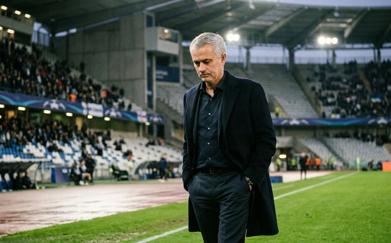 Uefa pode multar Fenerbahçe em R$ 63 milhões por irregularidades financeiras com José Mourinho; entenda