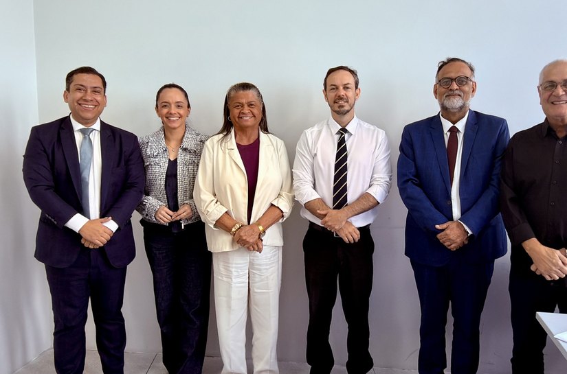 Tia Júlia anuncia novo concurso público em Palmeira