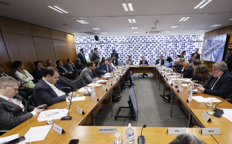 Líderes definem que projeto da anistia e a mudança do foro privilegiado não entram na pauta desta semana