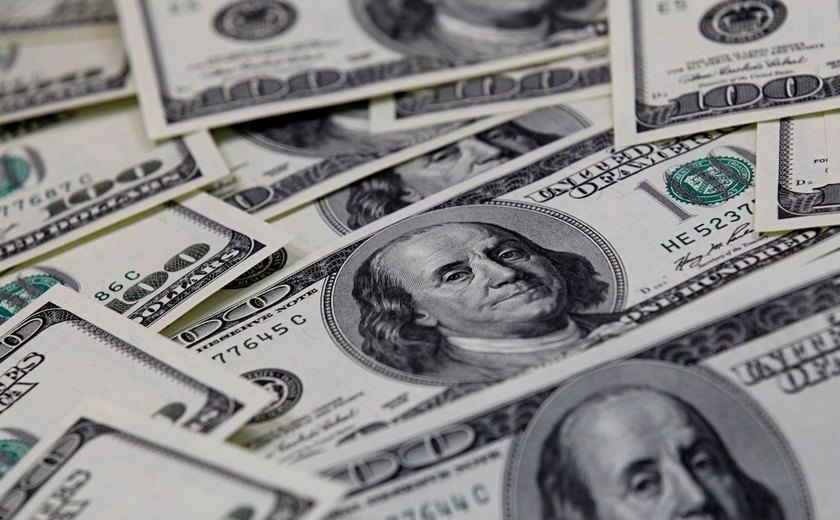 Dólar encerra pregão praticamente estável com cautela à espera de reunião do Fed
