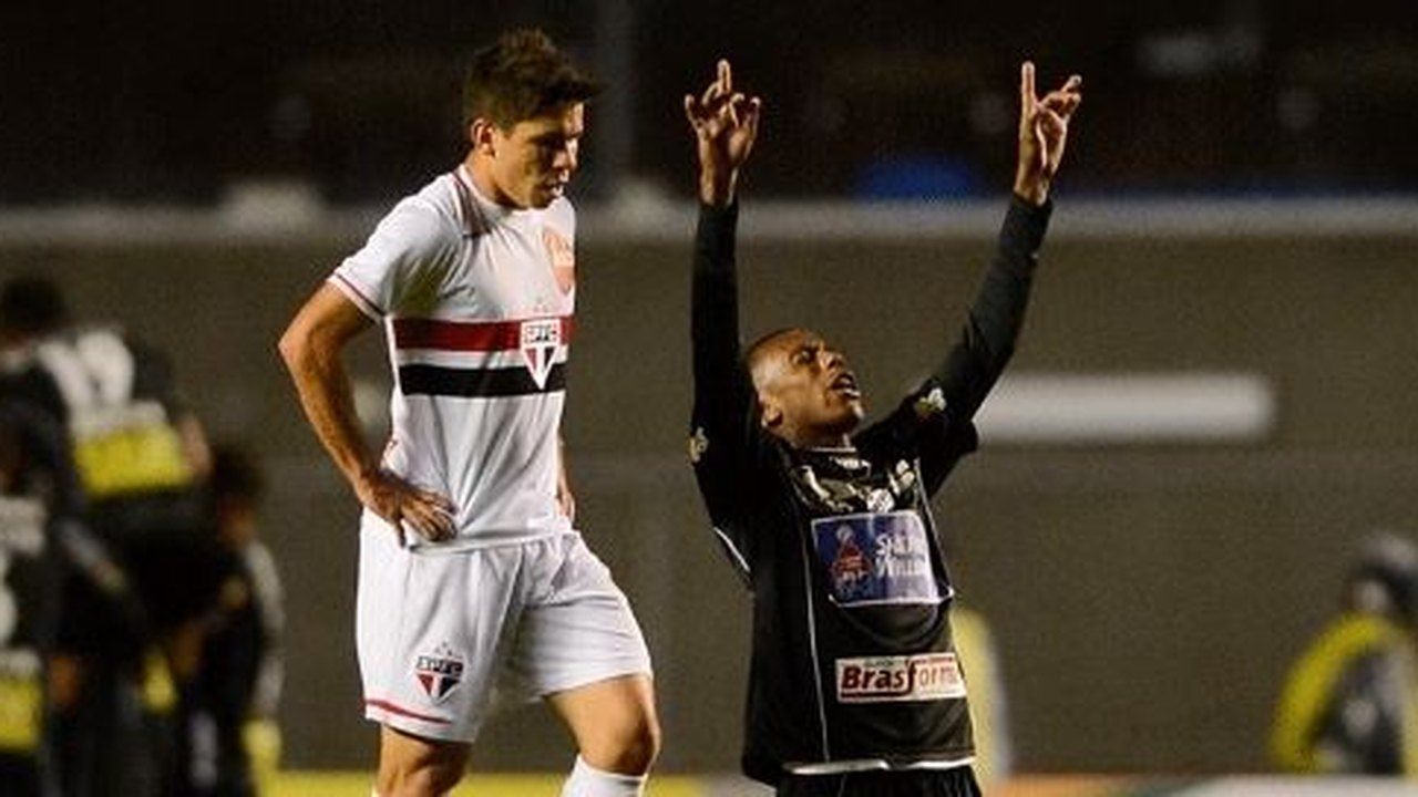 São Paulo dá vexame e cai para o Bragantino no Morumbi