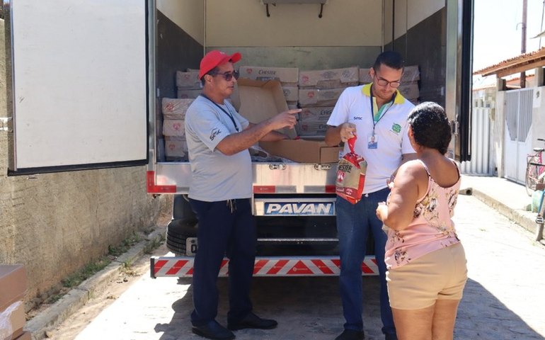 Mesa Brasil Sesc e BRF entregam 5 mil Chesters para famílias alagoanas