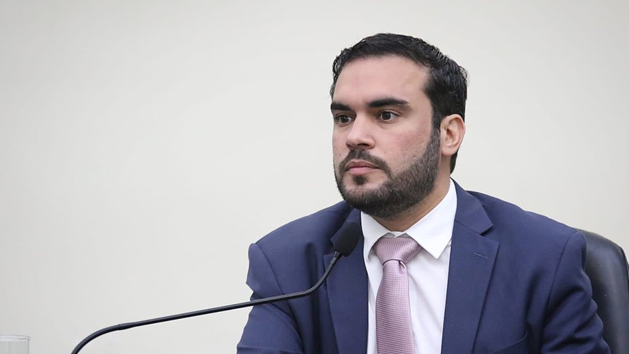 Quem confia em Davi Maia?