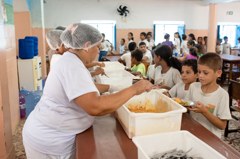 Parque Shopping doa 600 cestas básicas ao Lar São Domingos