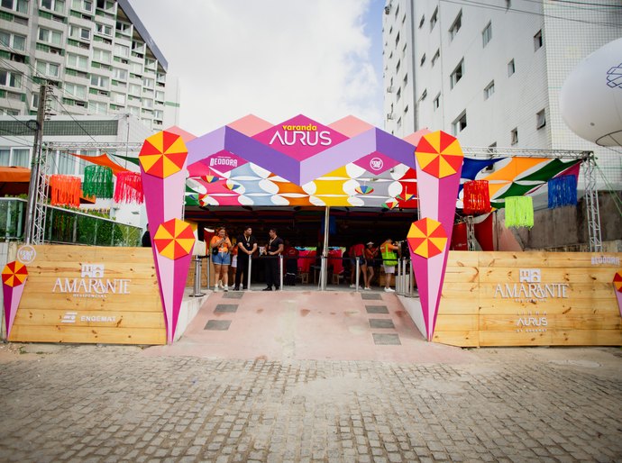 Engemat reúne convidados em espaço VIP nas prévias carnavalescas de Maceió