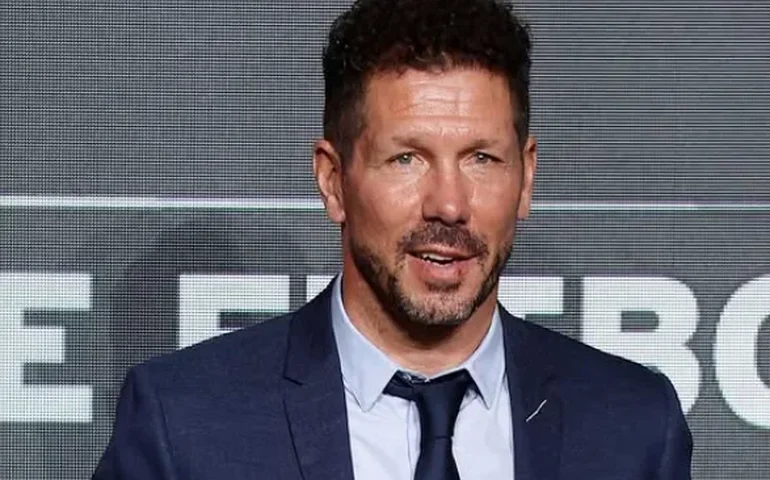 Simeone reforça importância de Thiago Almada, mas meia pode deixar o Atlético de Madrid