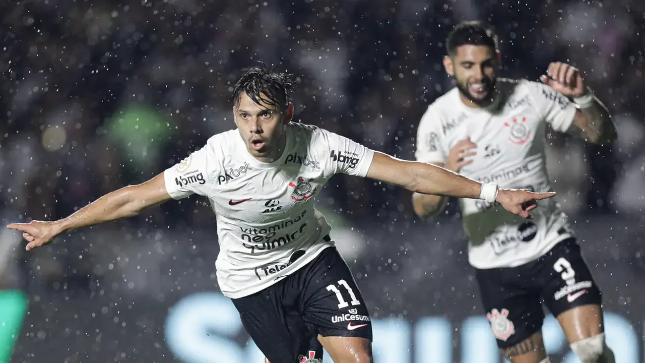 Corinthians se despede e agradece 'rei' Renato Augusto, Giuliano e Gil por serviços prestados