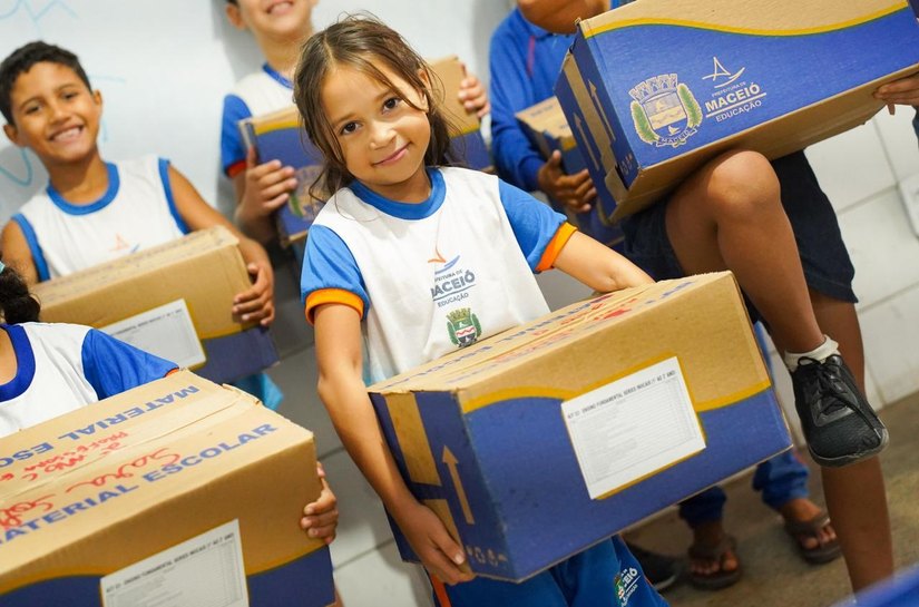 Educação distribui  6.932 kits escolares, materiais pedagógicos e equipamentos