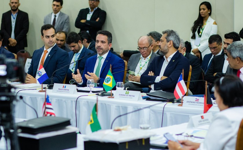 Governador de Alagoas participa ﻿de reunião com governadores do NE