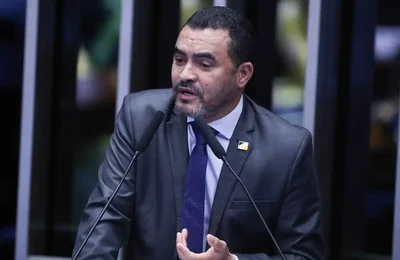 Alvo de investigação, governador do Tocantins é afastado do cargo