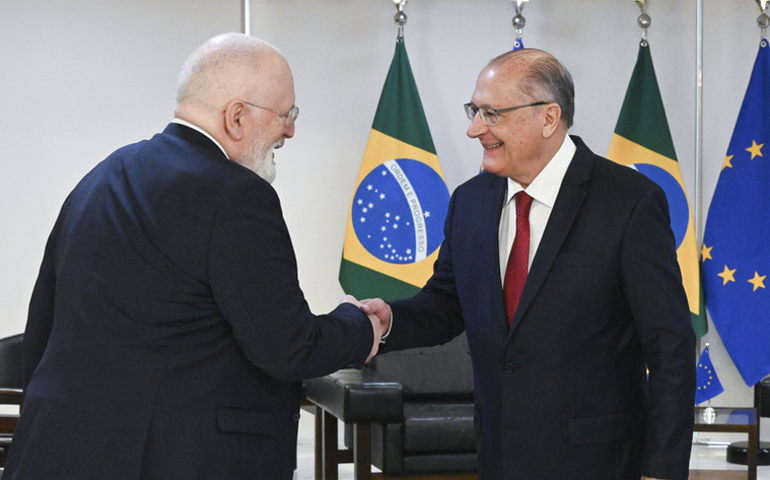 Presidente em exercício, Geraldo Alckmin recebe alto executivo da União Europeia